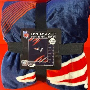 Oversized Patriots Throw